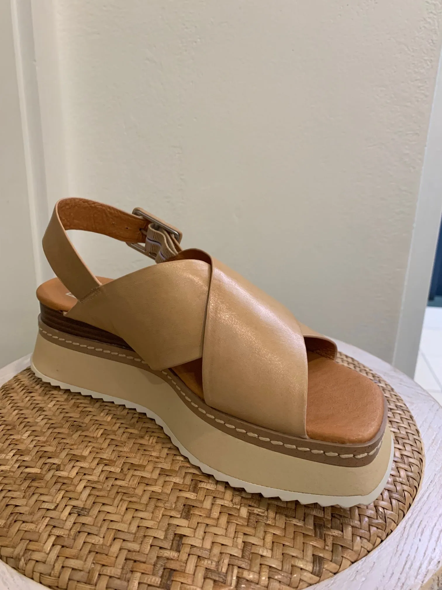 EOS -  Tonality Platform Sandal - Tan